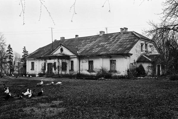 Vytartų dvaro rūmai. Vido Dulkės nuotrauka, 9 dešimtmetis